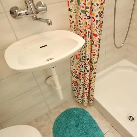 Doppelzimmer Max 2 Personen, 12 M , 1 Schlafzimmer Mit Doppelbett, Klimatisiert Mit Kuehlschrank Und Free Wi-fi Lägenhet Baška